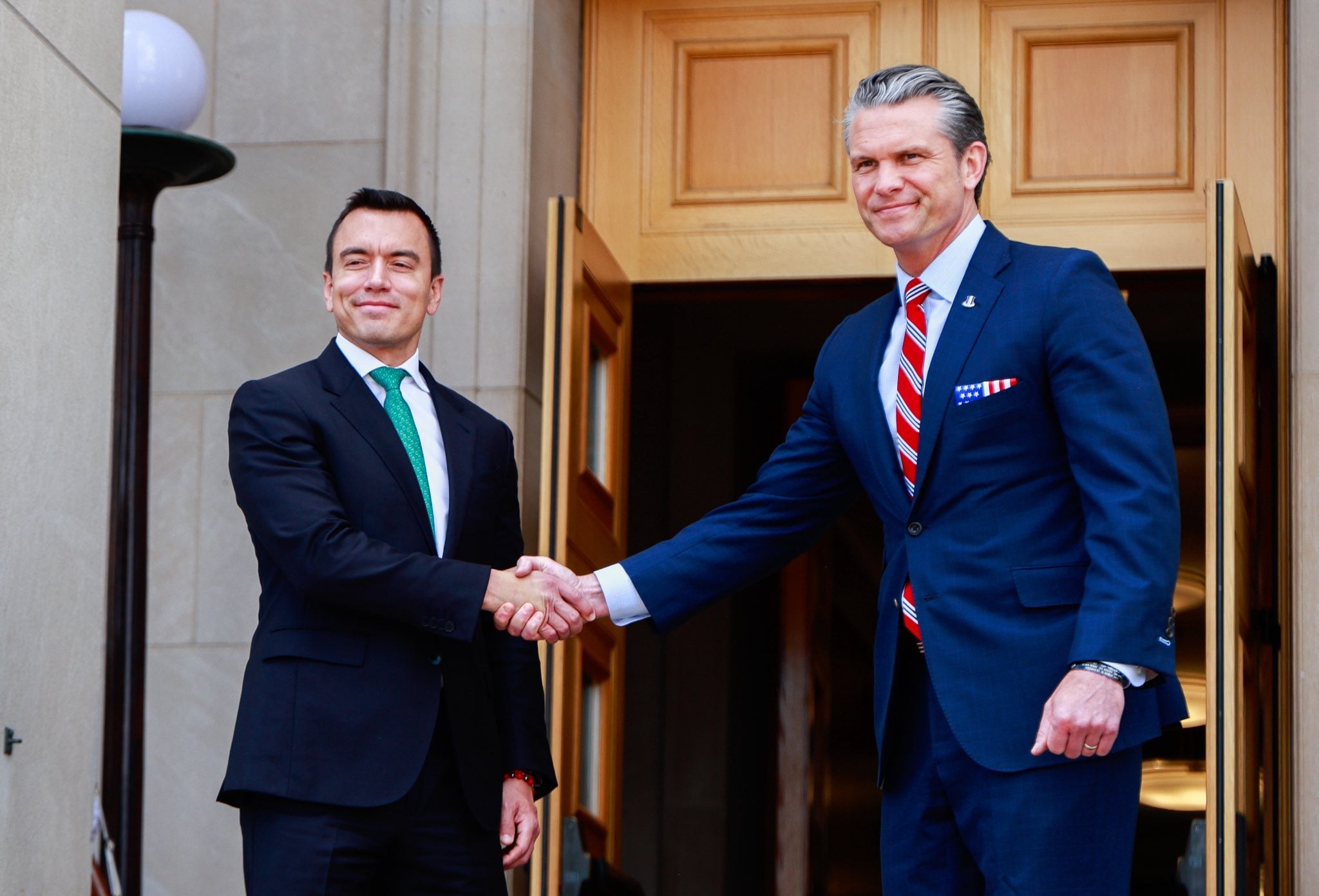 Daniel Noboa y Pete Hegseth
