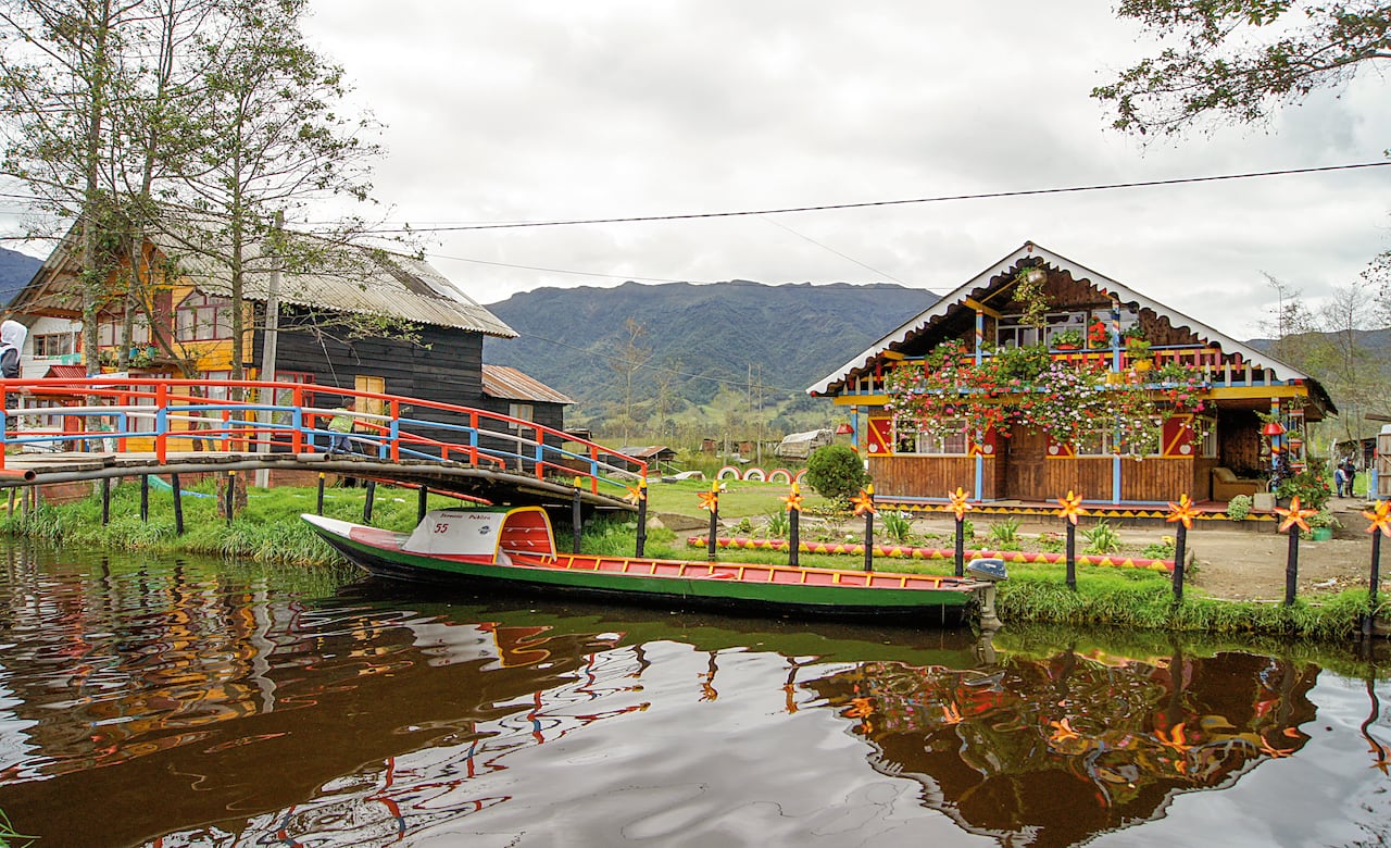 La laguna de La Cocha es un impresionante espejo del cielo.
