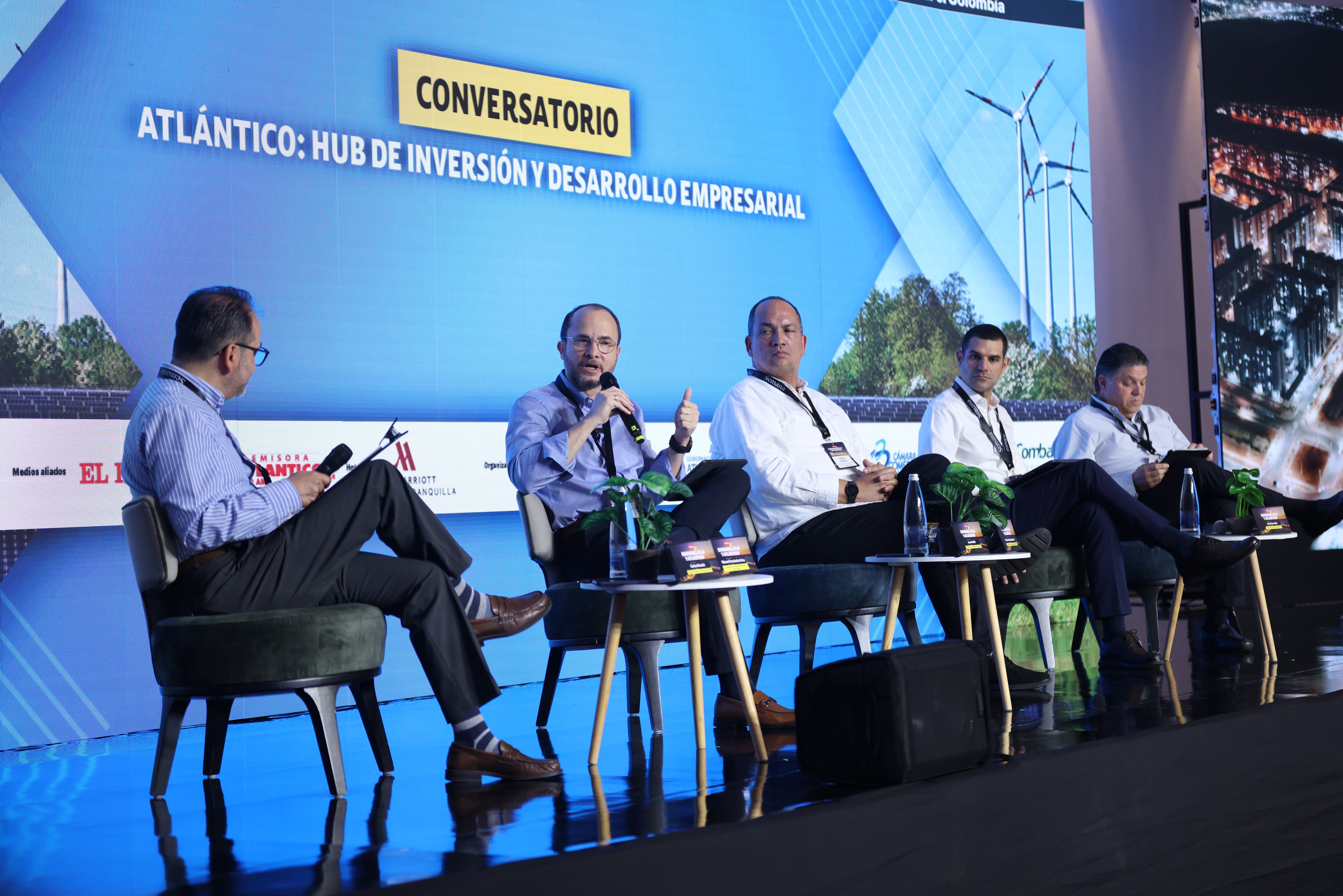 Semana por Colombia Barranquilla y Atlántico
Martes, 9 de septiembre de 2025  Barranquilla
CONVERSATORIO | Atlántico: hub de inversión y desarrollo empresarial
Manuel Fernández Ariza Presidente de la Cámara de Comercio de Barranquilla
Juan Cediel Gerente de Sostenibilidad de Ultracem
Efraín José Cepeda Tarud Presidente del Comité Intergremial del Atlántico
Gian Piero Celia Presidente del Banco Serfinanza
Modera: Carlos Enrique Rodríguez Subdirector general de SEMANA