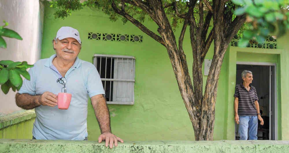 Después de 50 años, Hernando Robles espera por fin ser formalmente dueño del terreno en el que vive.