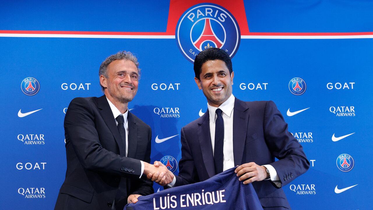 Paris Saint-Germain's newly appointed Spanish head coach Luis Enrique (L) shakes hands with Paris Saint Germain's Qatari president Nasser al-Khelaifi during a press conference to announce the presentation of the new coach, at the new 'campus' of French L1 Paris Saint-Germain (PSG) football club at Poissy, west of Paris on July 5, 2023. Former Barcelona and Spain coach Luis Enrique has been appointed as the new coach of Paris Saint-Germain on a two-year deal, the French champions announced on July 5, 2023. (Photo by Geoffroy Van der Hasselt / AFP)