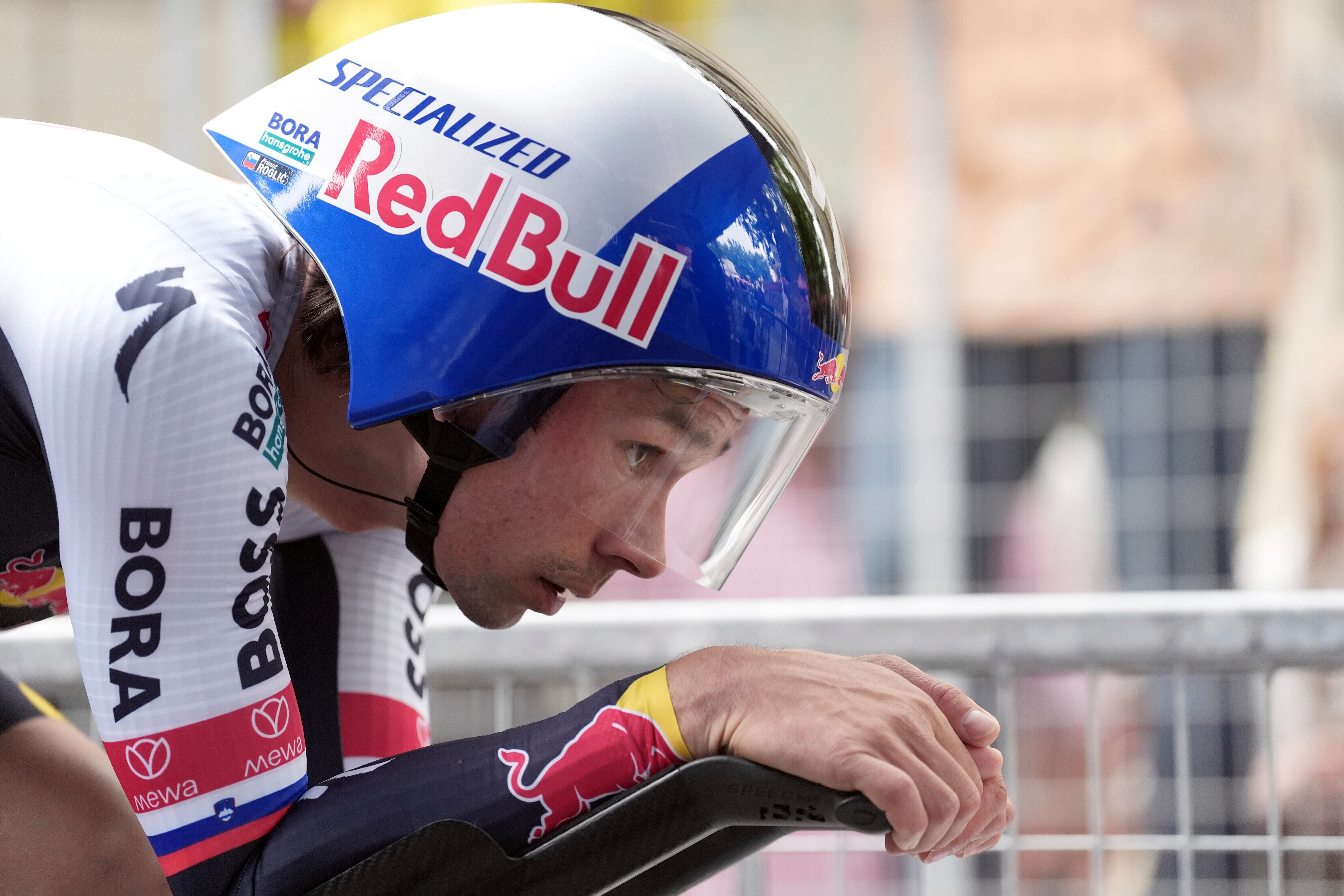 Slovenia's Primoz Roglic of Red Bull competes during the 10th stage of the Giro d'Italia cycling race, an individual time trial from Lucca to Pisa, Italy, Tuesday, May 20, 2025. (Massimo Paolone/LaPresse via AP)