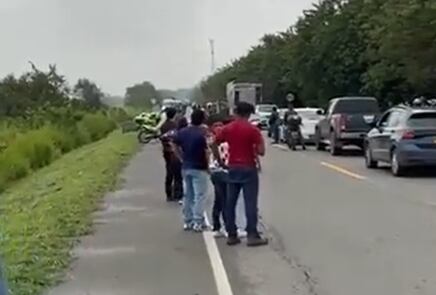 Cierre de la vía Panamericana por posible artefacto explosivo en el puente Guillermo León Valencia.