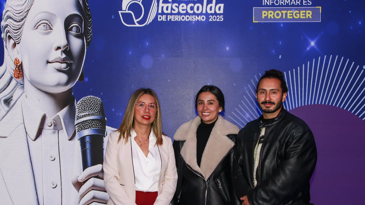 Laura Charry y Esteban Vega La-Rotta, de SEMANA, ganadores del premio.