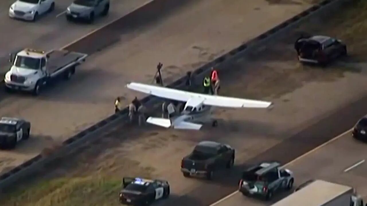 El pequeño avión tuvo una falla en su único motor