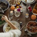 Especialistas indican que no es la hora, lo que importa es la comida que se consume para no subir de peso. Foto: Getty Images.