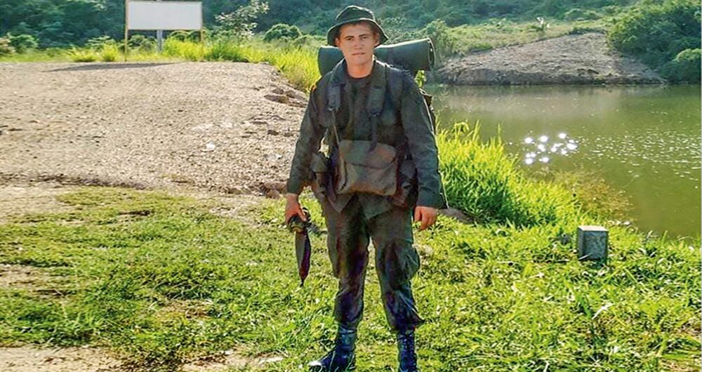 Leonardo Bustamante es uno de los más de 100 policías asesinados por Otoniel o sus hombres en su guerra con la fuerza pública. 