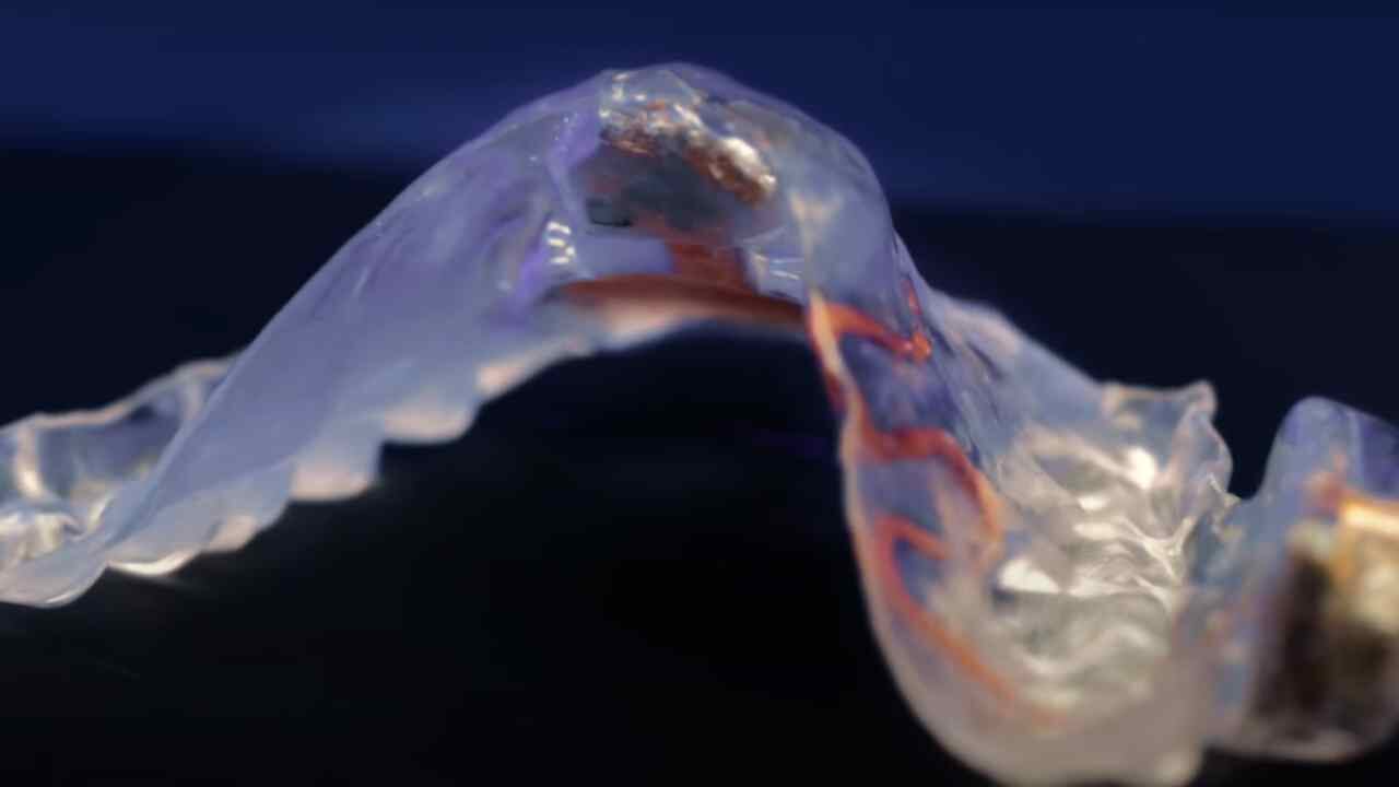 MouthPad^ es un mouse para la lengua, pensado para personas con discapacidades en las manos.