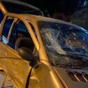 Las dos personas que se movilizaban en este vehículo sufrieron heridas ocasionadas por la onda explosiva.