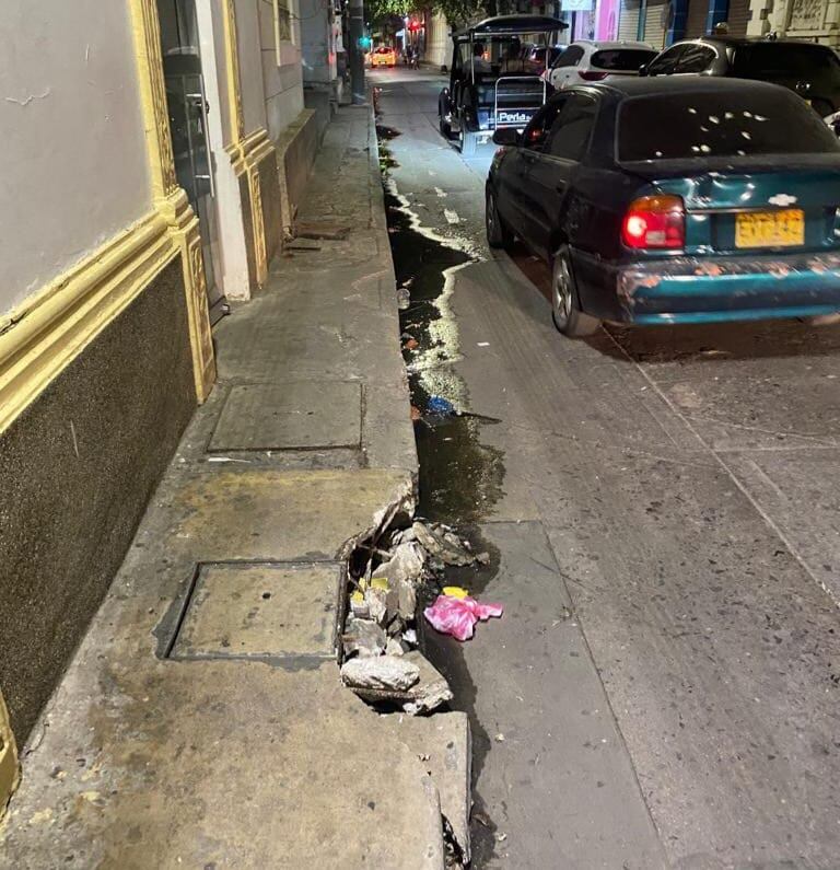 El mal estado de los andenes puede generar accidentes