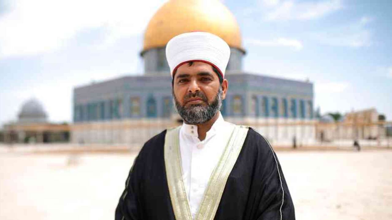 El ayuno en el mes de Ramadán es uno de los rituales que los musulmanes realizan en este mes, y tiene que ver con "la paciencia y la disciplina", explica a la Agencia Anadolu el líder religioso, Sheikh Omar al Kiswani, de la Mezquita de Al Aqsa, en el corazón de la ciudad amurallada de Jerusalén.