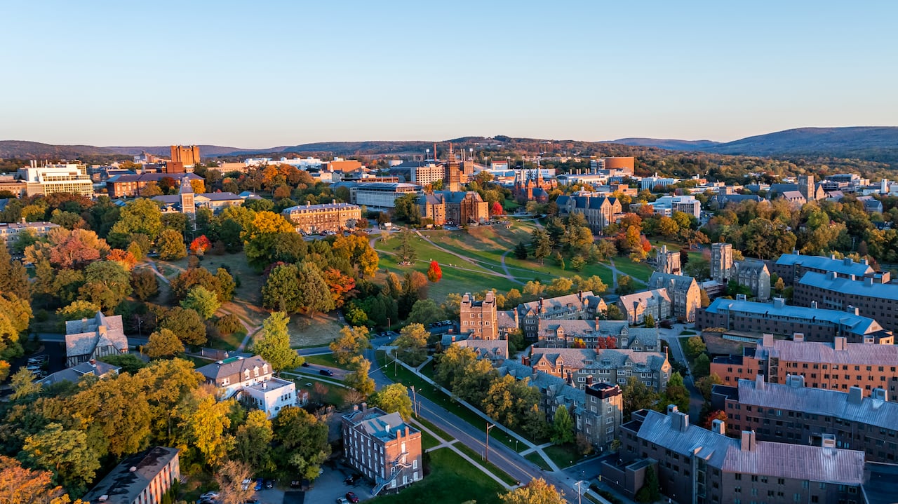 La naturaleza más la integración cultural hacen de Ithaca un lugar propicio para el turismo.