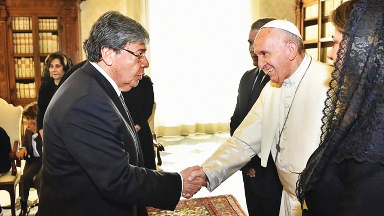 Carlos Holmes Trujillo, en su última visita al papa Francisco. El exministro fue diplomático durante varios años.