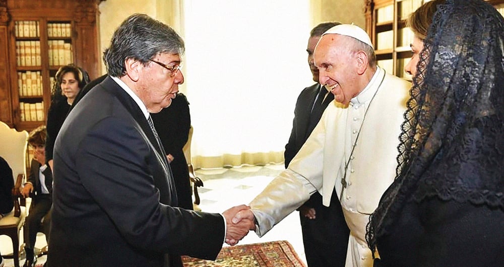    Carlos Holmes Trujillo, en su última visita al papa Francisco. El exministro fue diplomático durante varios años. 