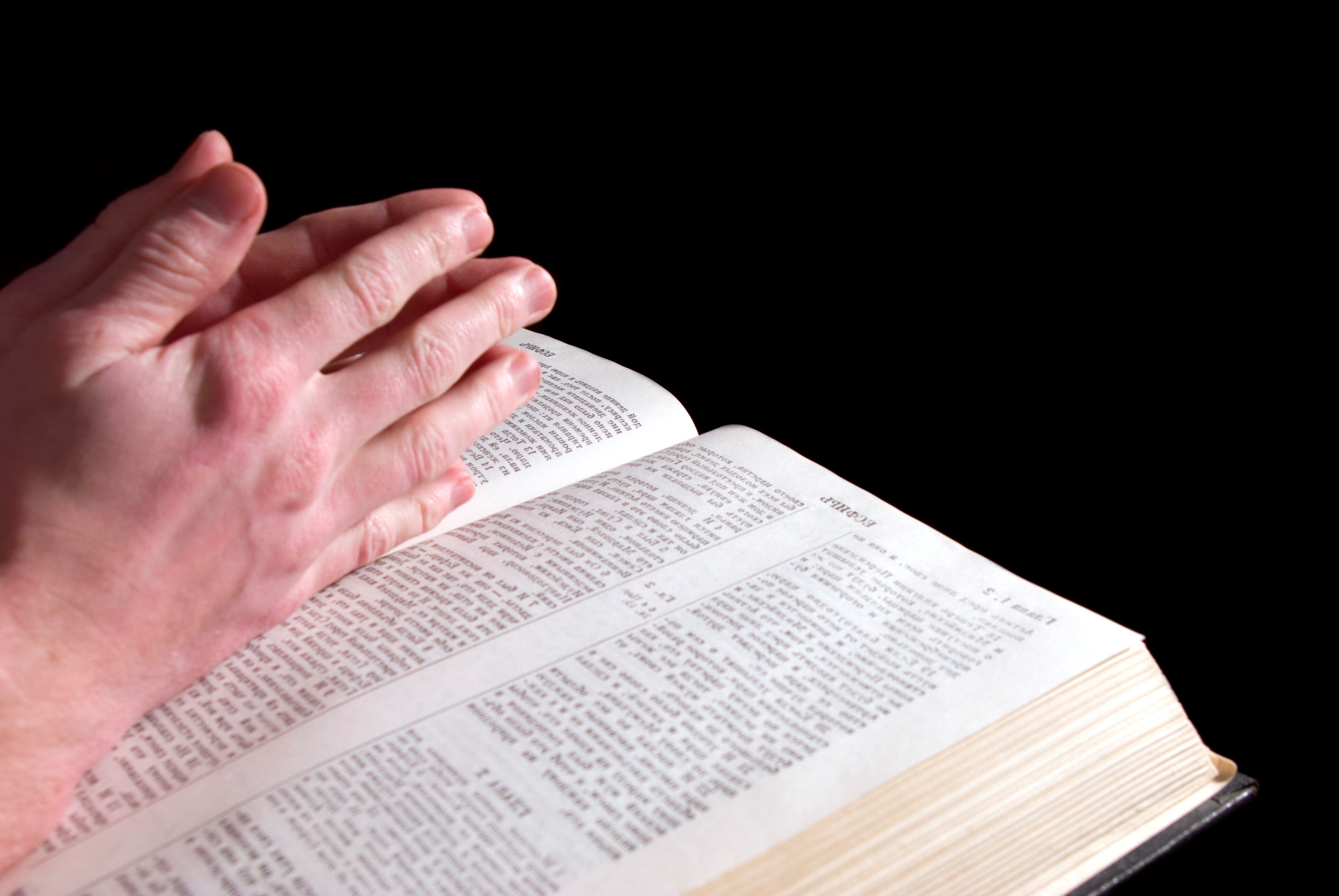 Desde El Vaticano se comparten las Sagradas Escrituras para guía de los fieles católicos.