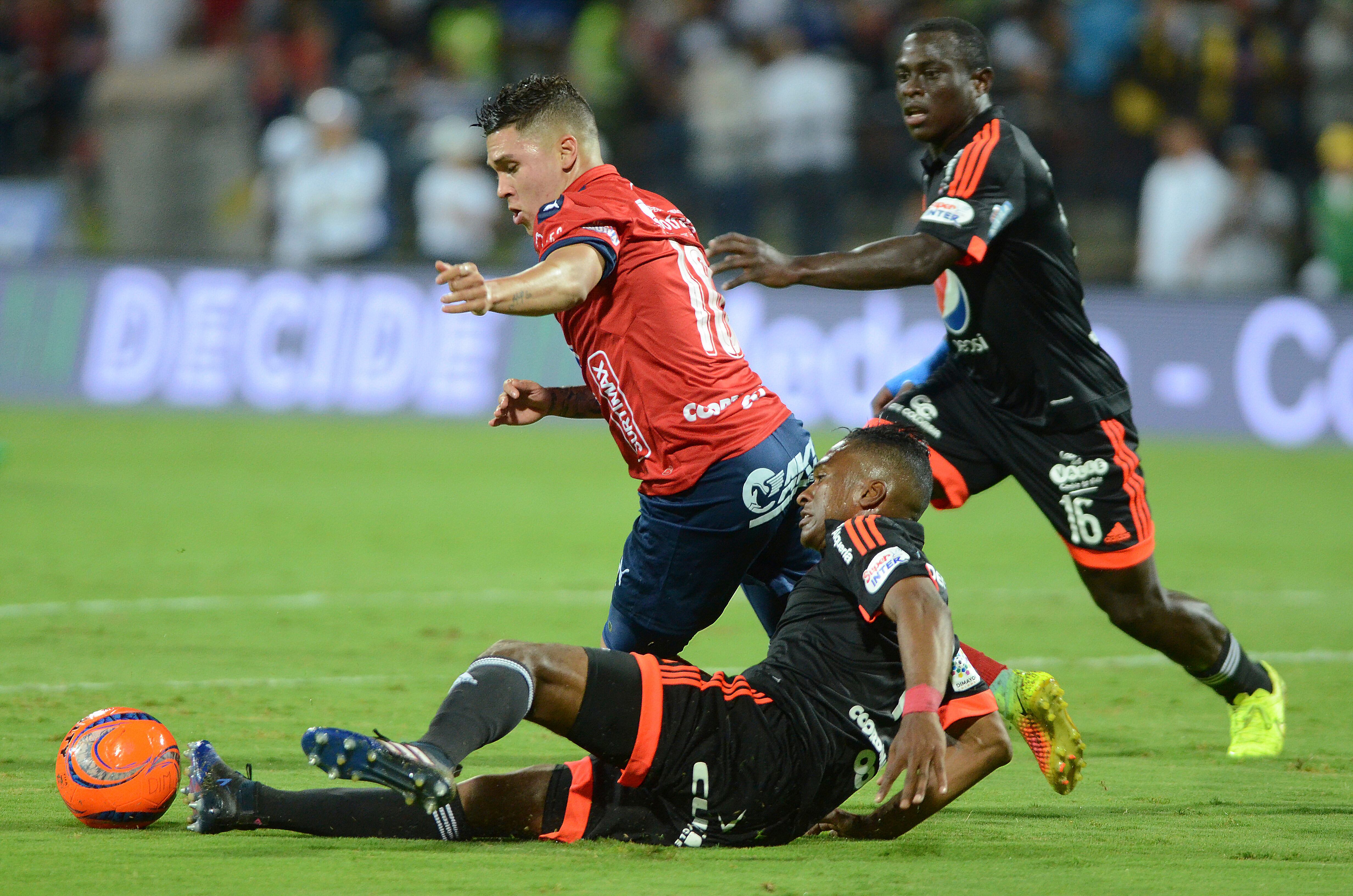 Quintero jugando con Medellín, ante América, en 2017.