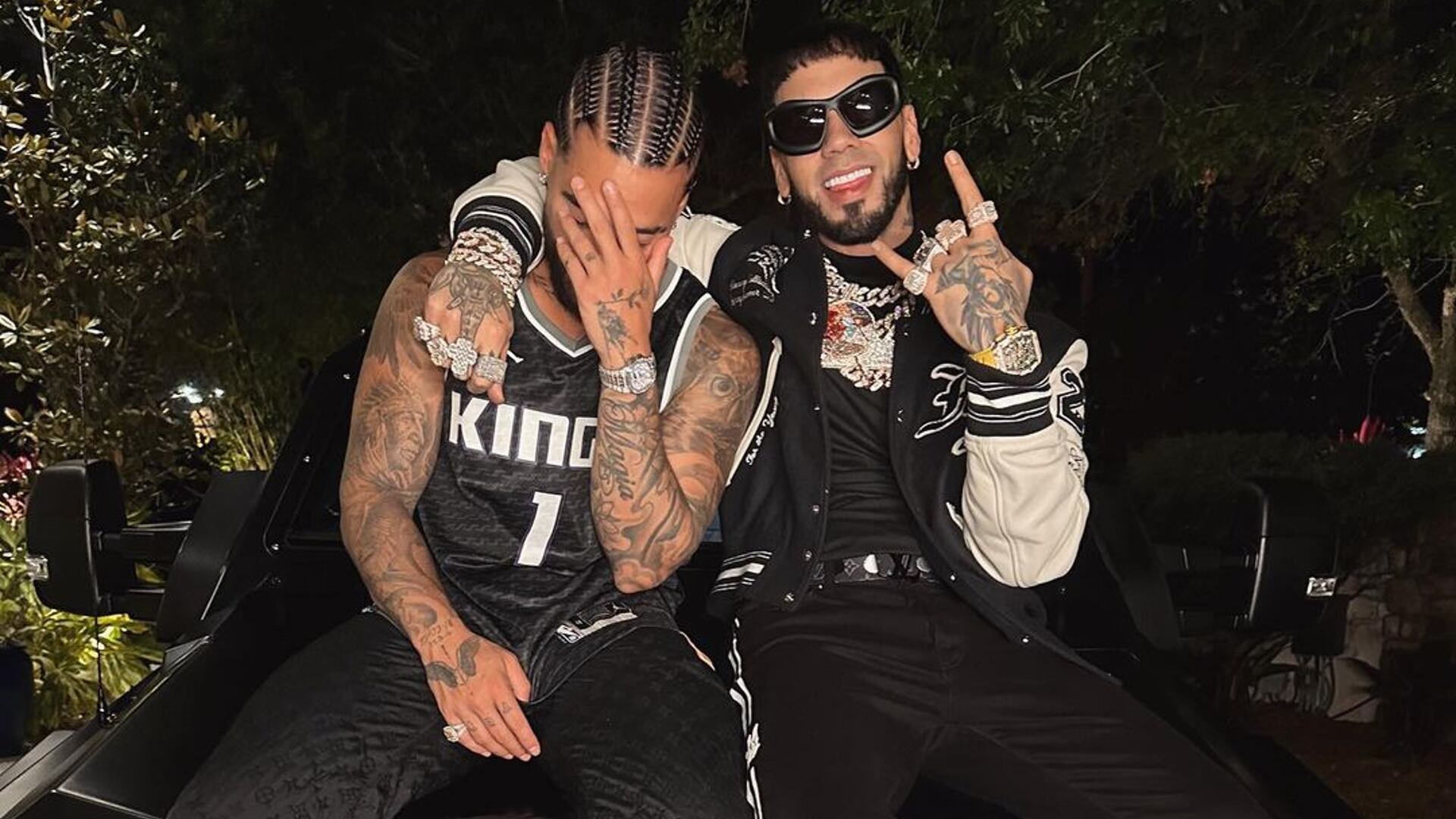 Los cantantes se muestran como enemigos, pero colaboran musicalmente juntos. Foto: Instagram @anuel.