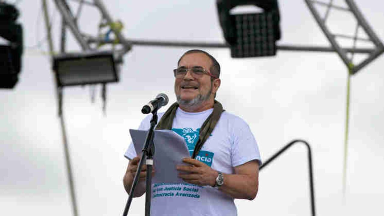 'Timochenko' habló desde una tarima a sus hombres.