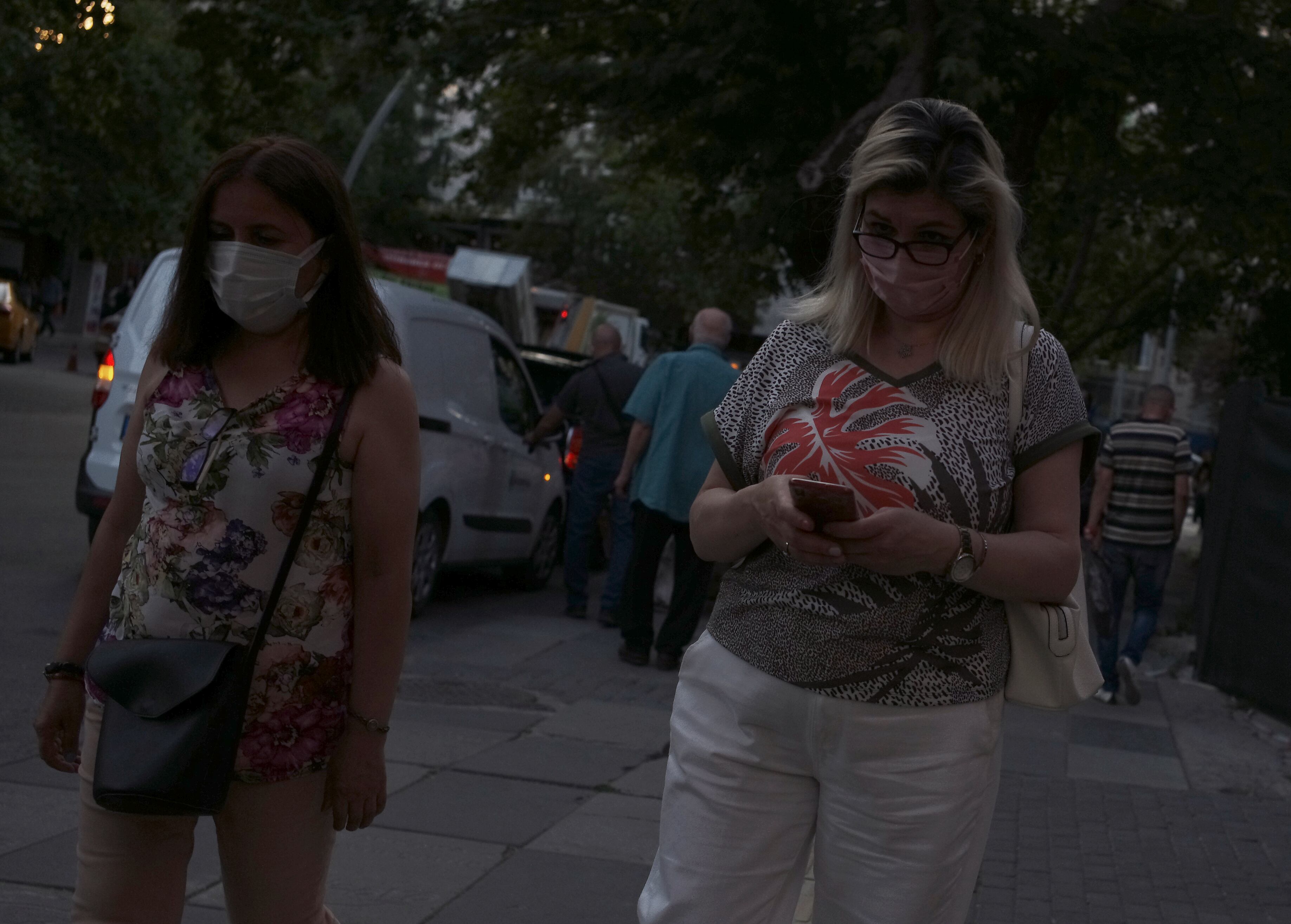 ¿Los síntomas de covid-19 pueden cambiar entre vacunados y no vacunados?