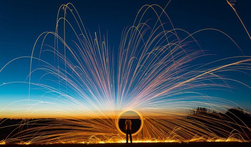 ¿por qué cuando nos separamos y nos volvemos a encontrar, tu reloj y mi reloj miden el mismo intervalo de tiempo?