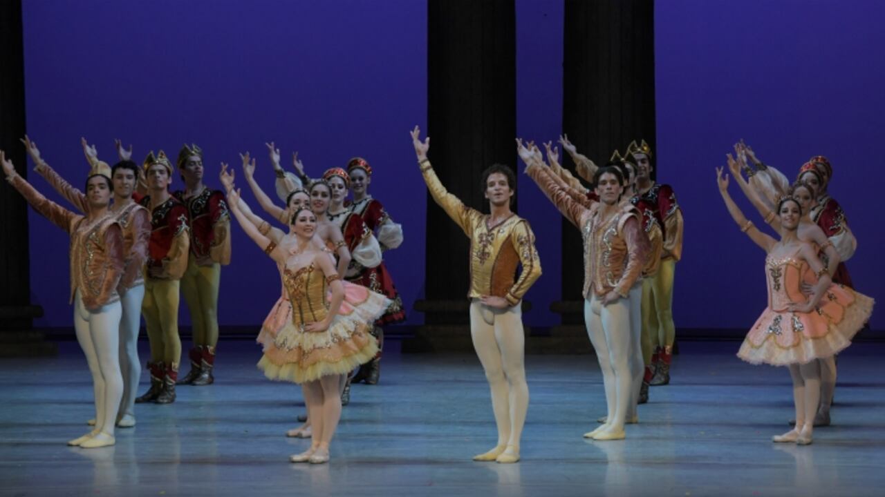 Raymonda, CDN México. Foto de Roberto Aguilar, cortesía del Festival Internacional de Ballet de Cali.
