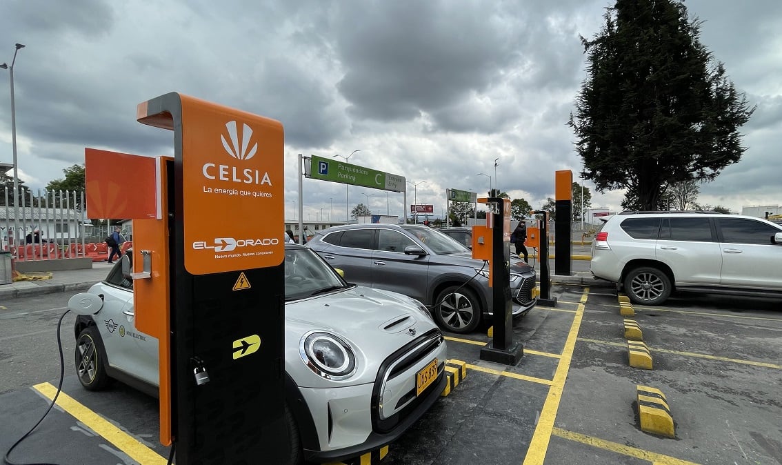 La estación de recarga eléctrica contará con tres puntos de carga con capacidad de 7,5 kW cada una.