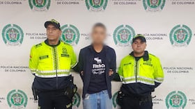 Capturan a sujeto con ocho antecedentes por hurto tras robar un vehículo mediante atraco en Bogotá.