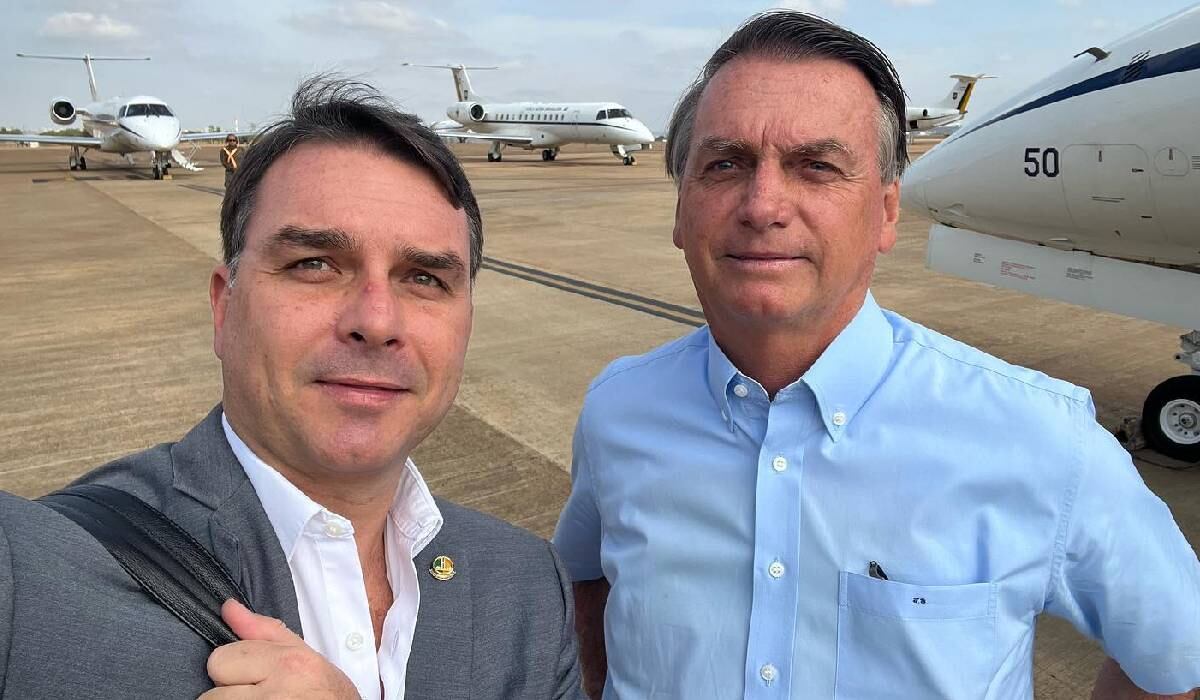 Después de unas horas, el actual senador Flavio Bolsonaro volvió a enviarle un mensaje a su padre: “Padre estoy contigo para lo que venga” escribió en su cuenta de Twitter.