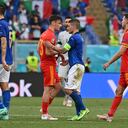 Italy's midfielder Marco Verratti (C-R) greets Wales' midfielder Dylan Levitt (C-L) at the end of the UEFA EURO 2020 Group A football match between Italy and Wales at the Olympic Stadium in Rome on June 20, 2021. (Photo by ANDREAS SOLARO / POOL / AFP)