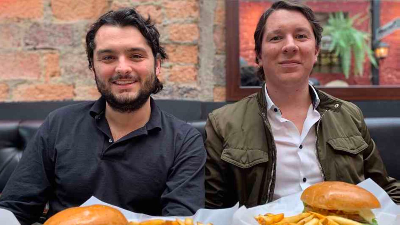 Santiago Zuluaga y Felipe Rojas, creadores de Smoking Burgers.