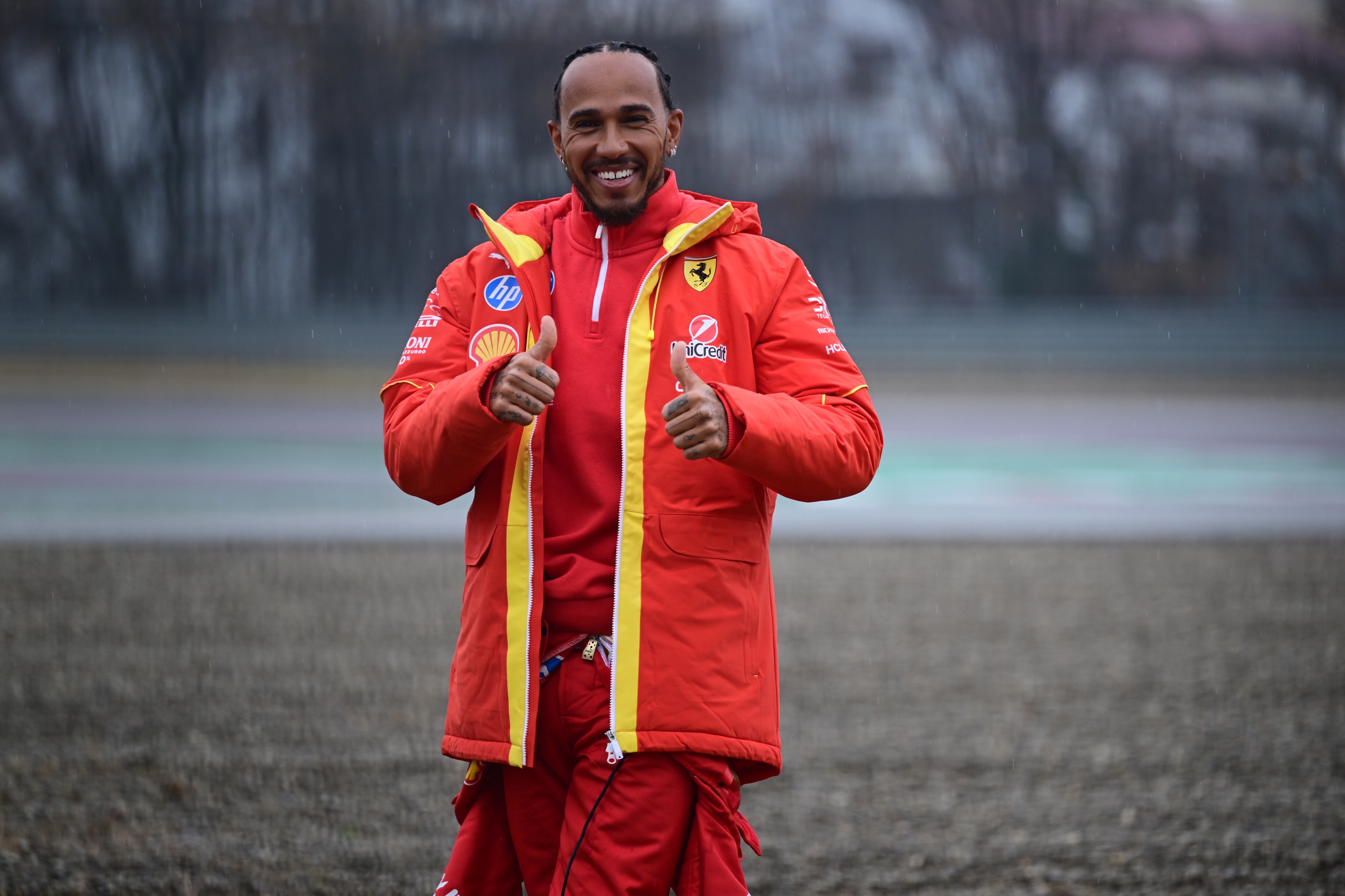 Lewis Hamilton conduce por primera vez un coche de la Scuderia Ferrari en el Circuito di Fiorano en Fiorano Modenese, Italia, el 22 de enero de 2025.