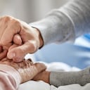 Una alimentación sana le hará frente al envejecimiento de una manera más optima evitando que sus síntomas se agudicen y que la salud de la persona empeore.