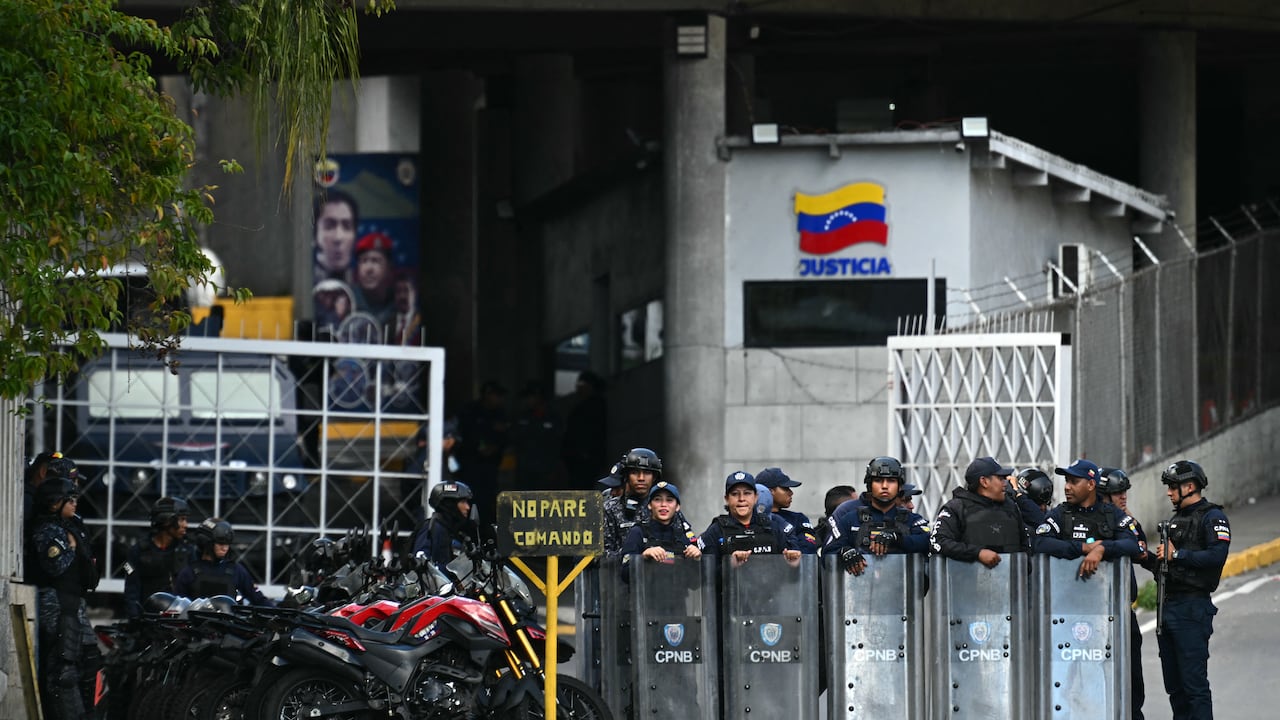 Así está afuera de El Helicoide tras el anuncio de la liberación de presos políticos en Venezuela.