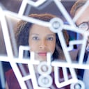 Los datos recopilados por la inteligencia artificial revelan un fenómeno intrigante en Sudamérica: un país donde el salario mínimo proporciona un nivel de vida cómodo, desafiando las expectativas convencionales sobre la capacidad adquisitiva en la región.