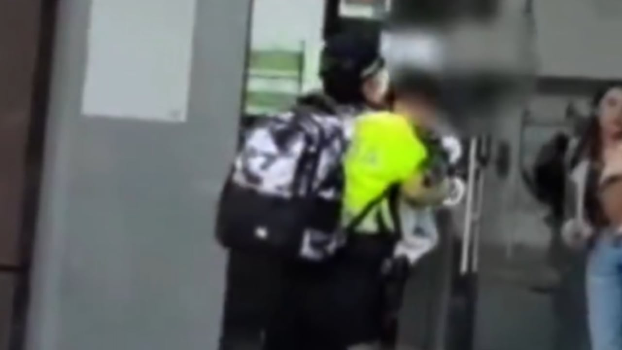 Este es el momento en el que las autoridades llevan al niño al ICBF.