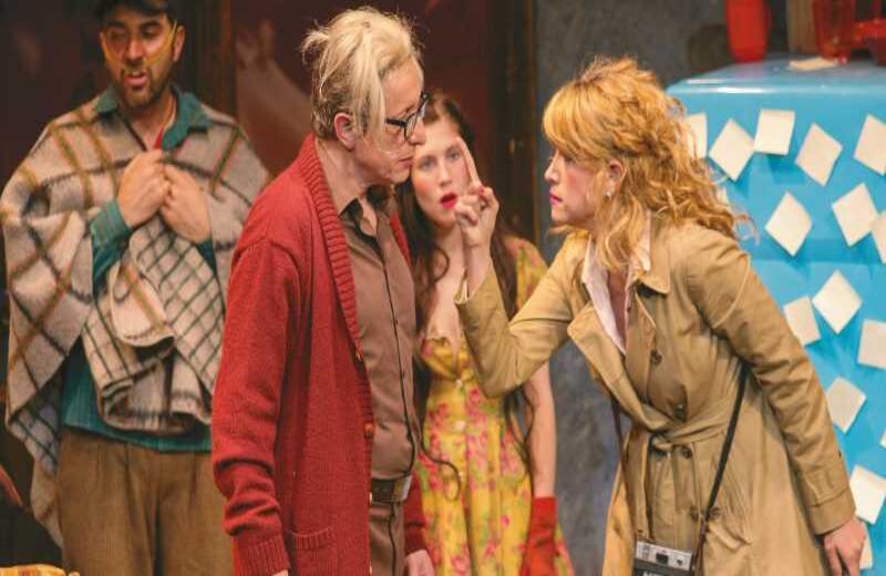 En ‘Labio de liebre’ (2015), del grupo Teatro Petra, el dramaturgo Fabio Rubiano encarna a un criminal a quien visitan sus víctimas que mientras paga su condena en el exilio. Un drama sobre perdón y venganza que muestra la delgada línea que en ocasiones hay entre ser víctima  y victimario. 