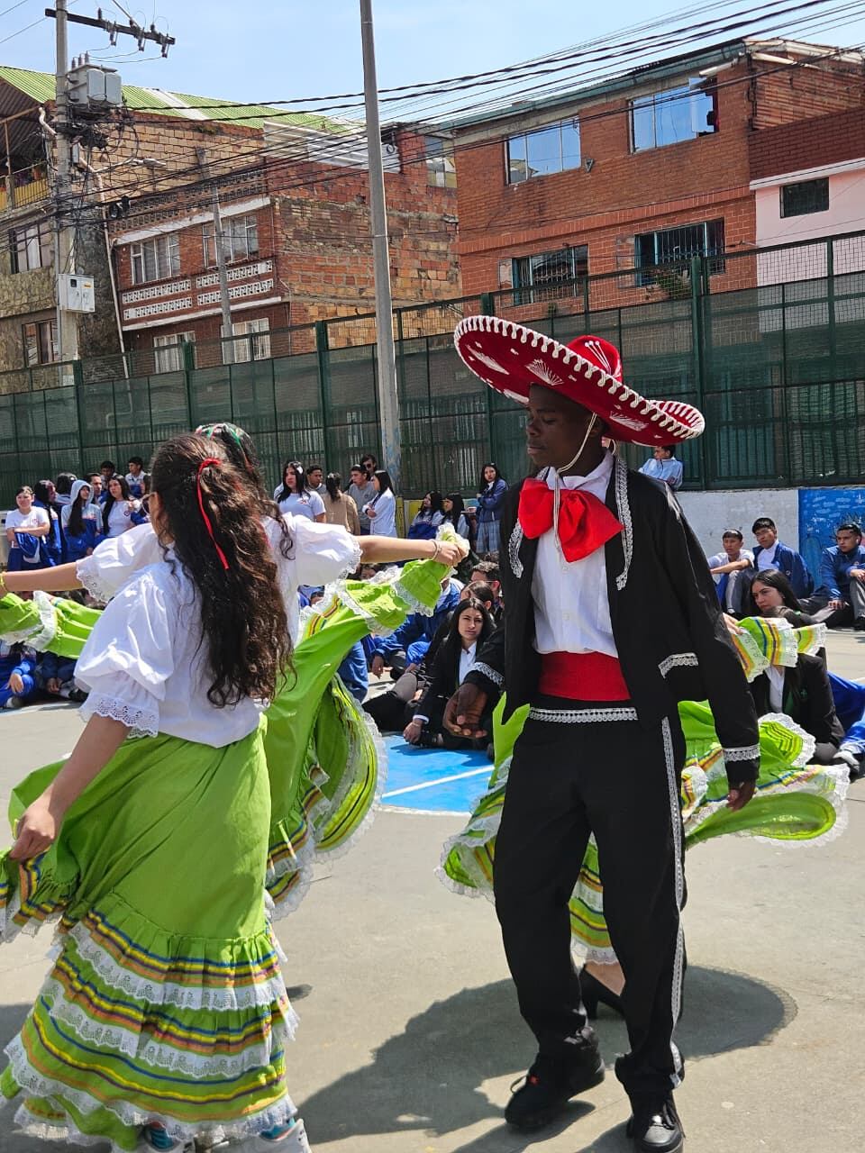 25 para el 25 es una iniciativa editorial dirigida a adolescentes y jóvenes
latinoamericanos, cuyo propósito es fomentar el hábito lector y propiciar un
acercamiento crítico y sensible a la memoria histórica, los procesos sociales y las luchas que han marcado la región.