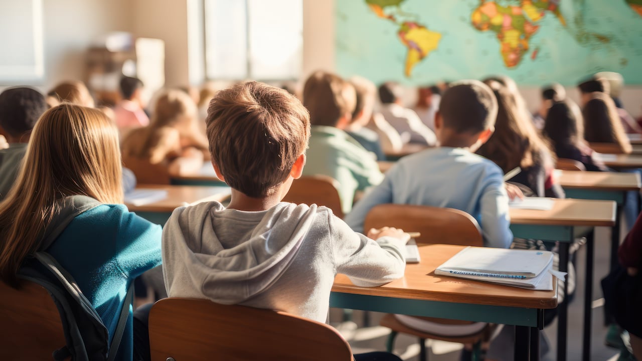 Esta inversión se enmarca en una estrategia de fortalecimiento de la educación pública.