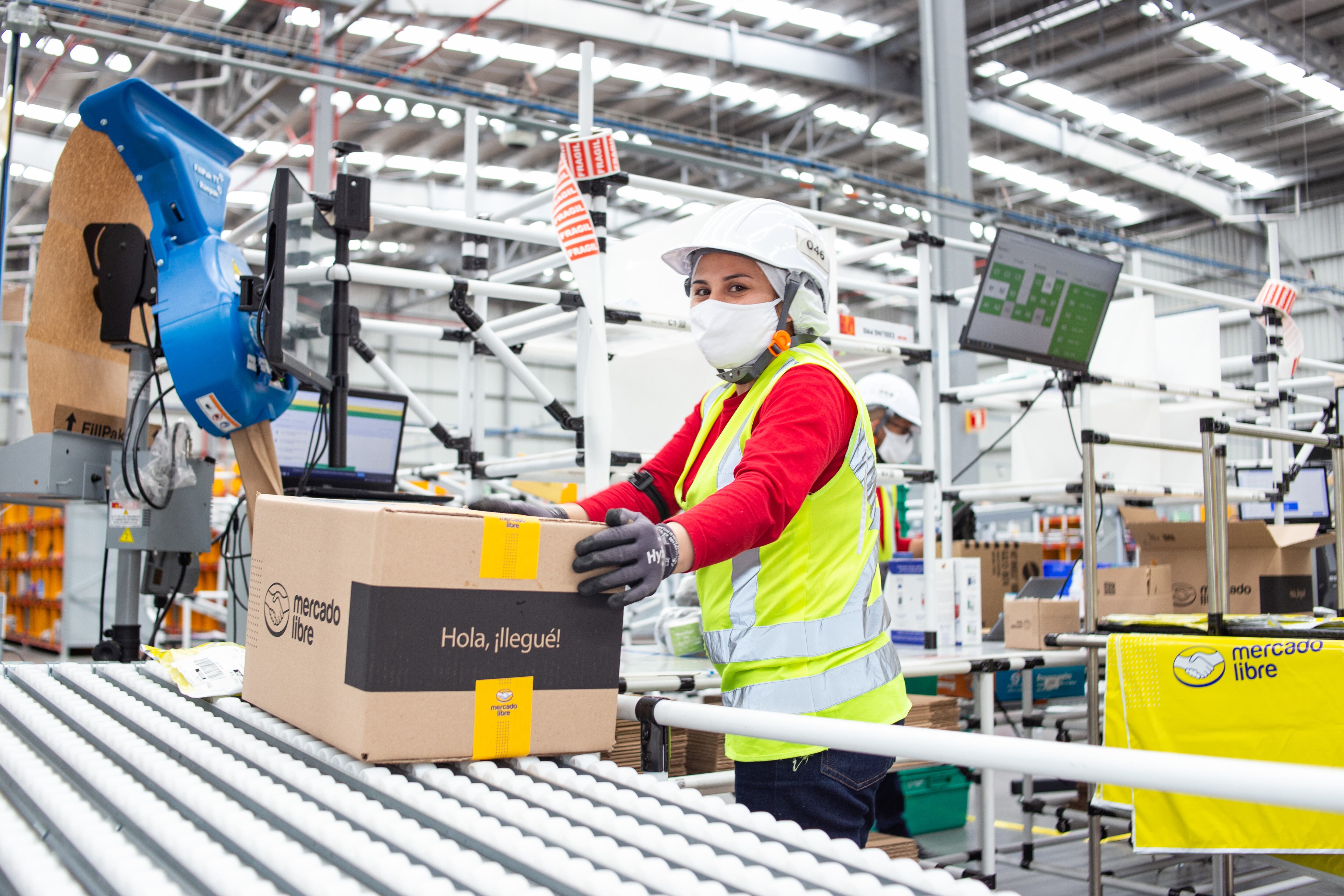 Mercado Libre cuenta con una red conformada por ocho nuevos centros de distribución en diferentes ciudades de Colombia que le permiten garantizar tiempos de entrega entre 24 y 48 horas.