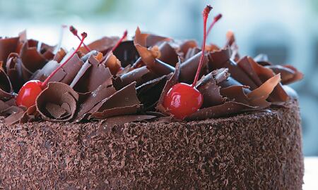 El consumo de azúcar provoca la acumulación de grasa en la cintura y el vientre y por eso moderar su ingesta, producirá una reducción notable en la grasa de esa zona del cuerpo. 