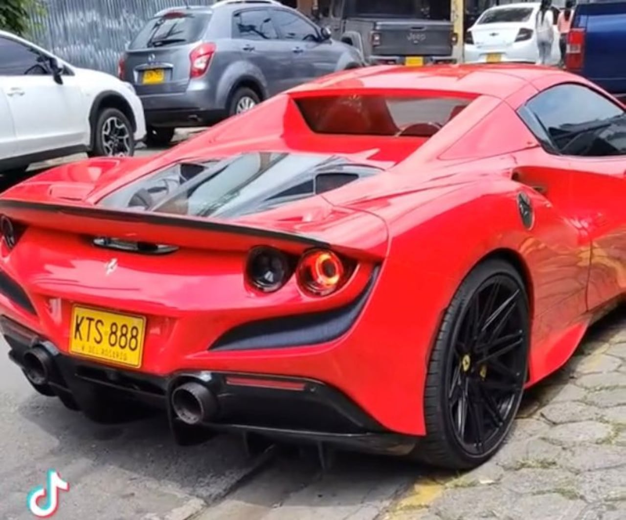 Así se ve la parte trasera del vehículo.