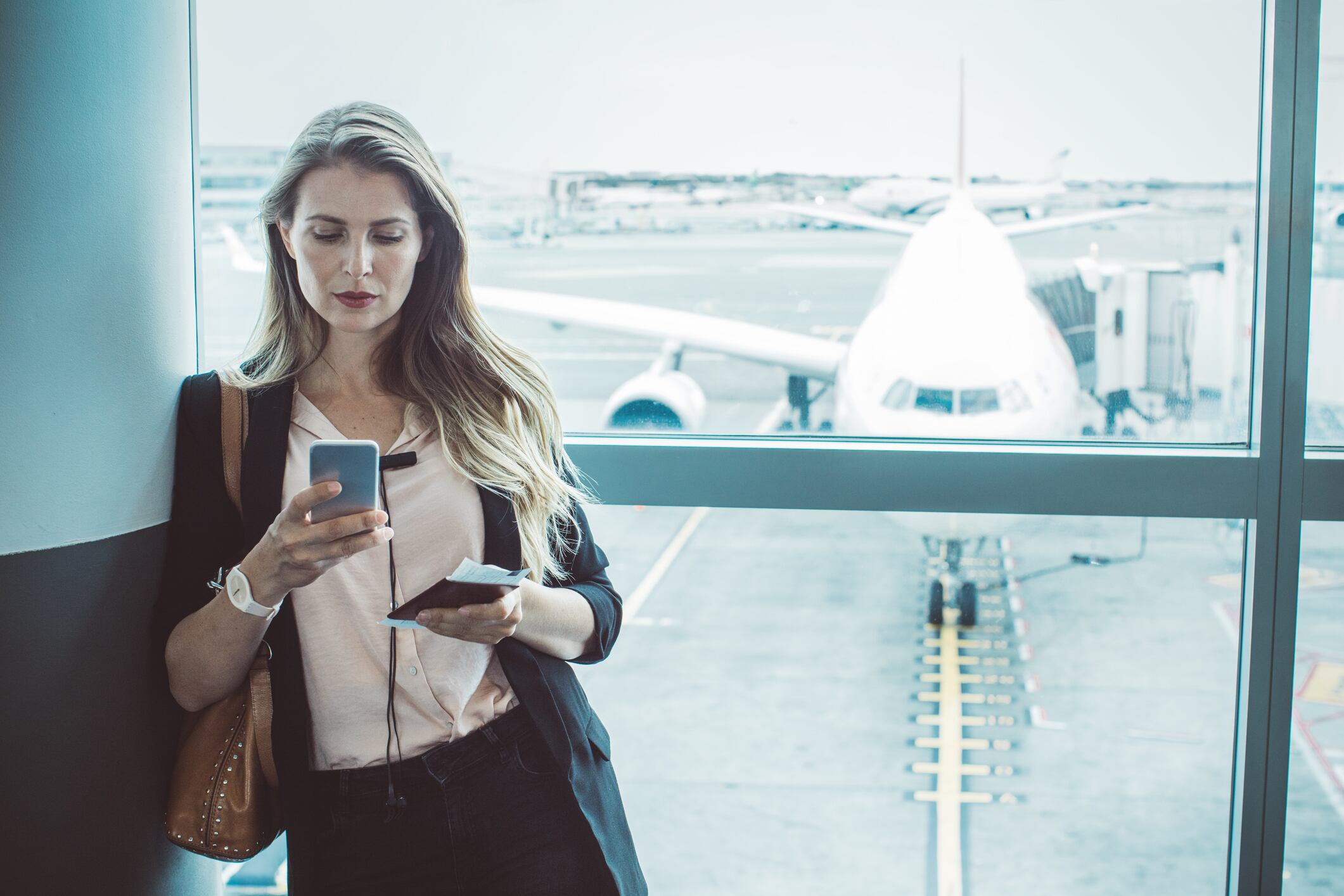 ¿Por qué es peligroso conectar el celular a una red wifi de aeropuertos?