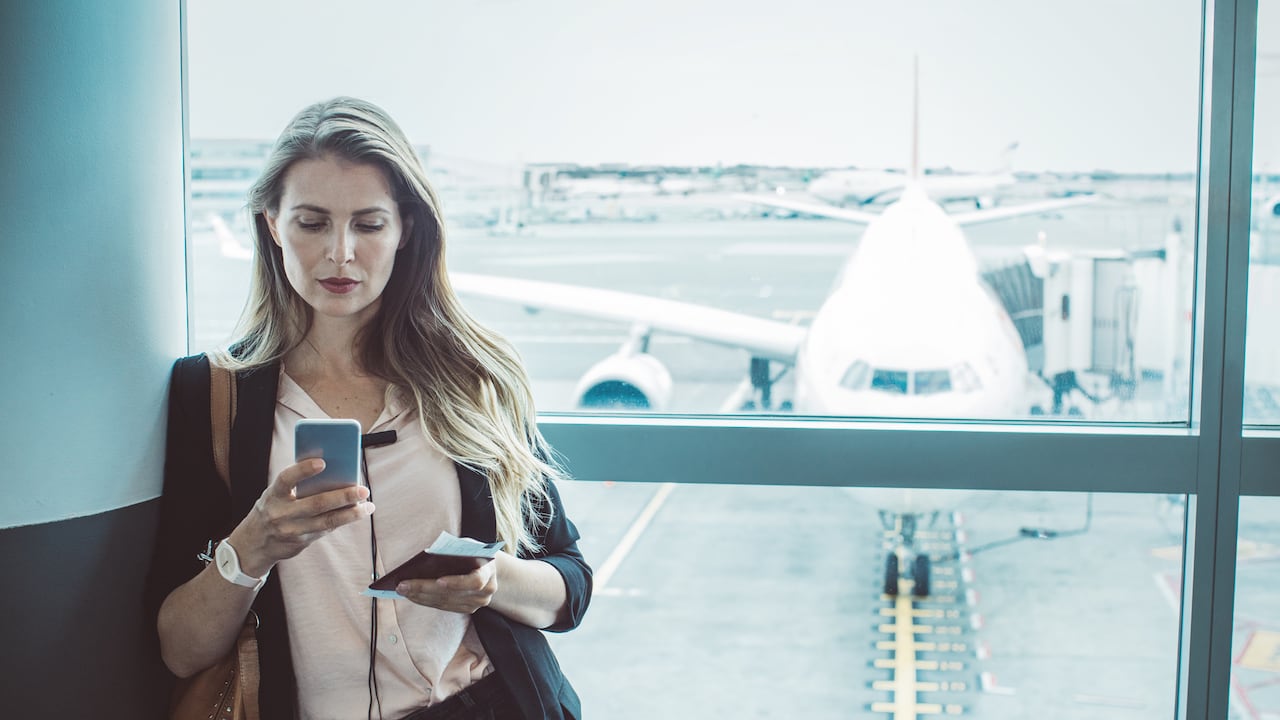 ¿Por qué es peligroso conectar el celular a una red wifi de aeropuertos?