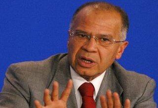 El exfiscal Alfonso Gómez Méndez le dijo a SEMANA que su seguridad no estuvo en riesgo por el hurto de una de las camionetas que sirve a su esquema de seguridad. 