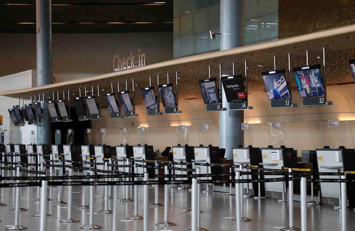 Según el ministro de salud, Fernando Ruiz, del 25 de marzo al 26 de abril el país tuvo un aislamiento preventivo obligatorio en primera fase, que buscó lentificar la propagación de la covid-19, expandir la capacidad hospitalaria con aumento de UCI y personal para el manejo de la pandemia. Foto: Guillermo Torres/SEMANA