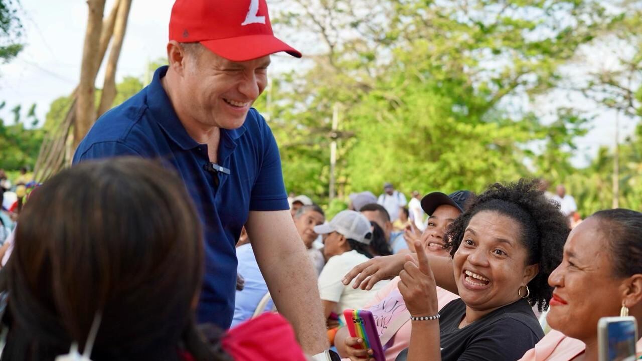 Héctor Olimpo Espinosa, precandidato presidencial del Partido Liberal.