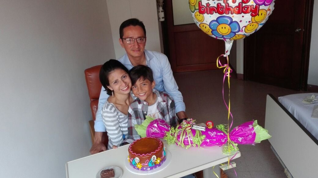 El proceso de recuperación fue largo. Caminatas en la UCI, rehabilitación pulmonar, ejercicios cardiovasculares y meses de hospitalización hicieron parte de una nueva rutina que Mary enfrentó con disciplina absoluta.