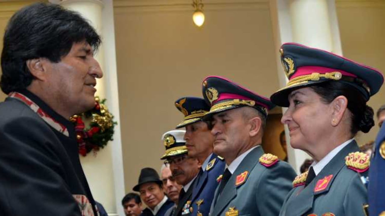 El presidente Morales nombró a la generala Gina Reque Terán como jefa de Estado Mayor.