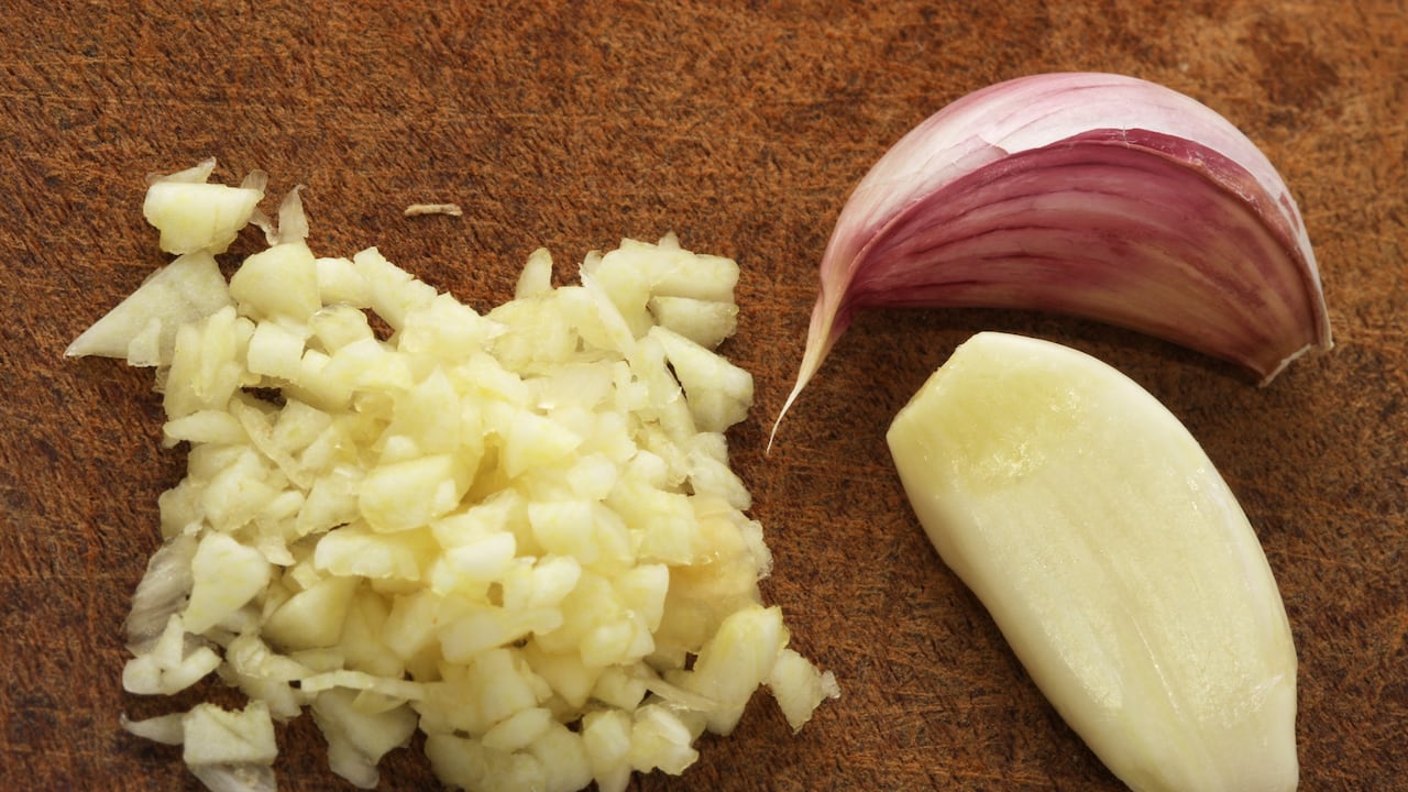 El ajo tiene muchas propiedades que favorecen la salud del organismo.