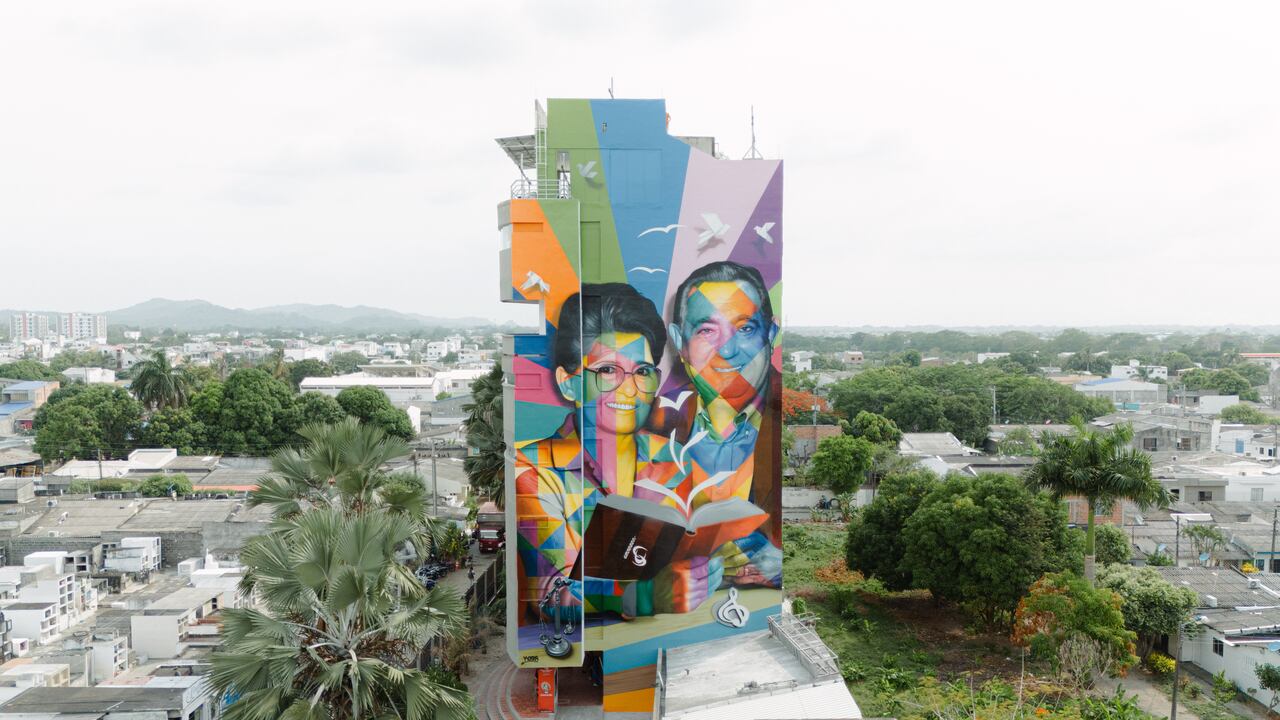 El muralista Kobra pasó por Montería, donde dejó su primera obra en Colombia, un homenaje al científico Elías Bechara Zainúm (1920-2013) y a la educadora Saray Castilla de Bechara (1929-2018), pareja que en la educación de la gente vio una prioridad y una oportunidad de construir paz. Fundaron la Universidad del Sinú hace 50 años.